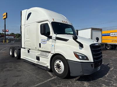 Used 2022 Freightliner Cascadia Detroit DD15AT Semi Truck with Sleeper Cab for sale #385328 - photo 1