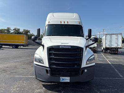 Used 2022 Freightliner Cascadia Detroit DD15AT Semi Truck with Sleeper Cab for sale #385328 - photo 2
