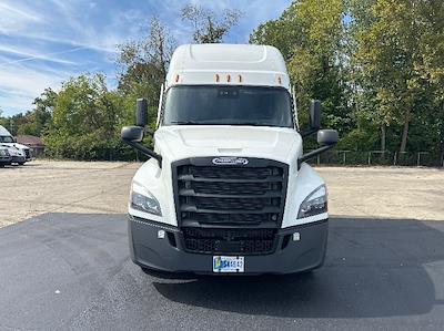 Used 2022 Freightliner Cascadia Detroit DD15AT Semi Truck with Sleeper Cab for sale #385333 - photo 2