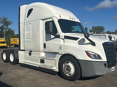 Used 2022 Freightliner Cascadia Detroit DD15AT Semi Truck with Sleeper Cab for sale #385334 - photo 1