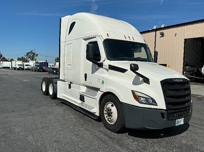 Used 2022 Freightliner Cascadia - photo 1