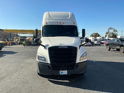 Used 2022 Freightliner Cascadia - photo 1
