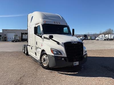 Used 2022 Freightliner Cascadia Detroit DD15AT Semi Truck with Sleeper Cab for sale #385337 - photo 1
