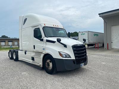 Used 2022 Freightliner Cascadia Detroit DD15AT Semi Truck with Sleeper Cab for sale #385340 - photo 1