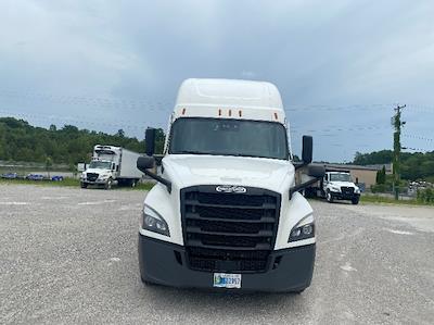 Used 2022 Freightliner Cascadia Detroit DD15AT Semi Truck with Sleeper Cab for sale #385340 - photo 2