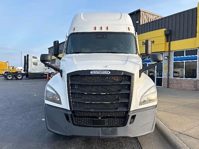 Used 2022 Freightliner Cascadia Detroit DD15AT Semi Truck with Sleeper Cab for sale #385348 - photo 2