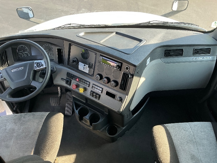 Used 2022 Freightliner Cascadia - photo 14