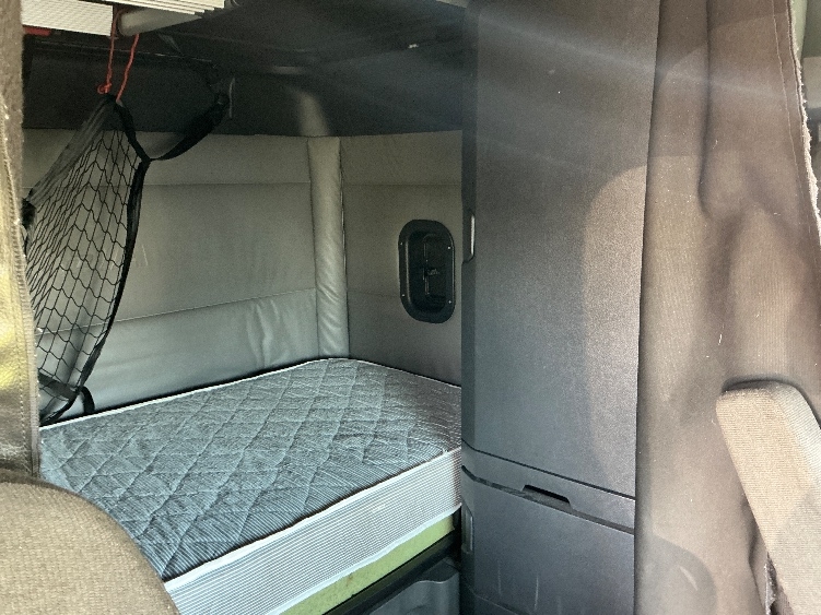 Used 2022 Freightliner Cascadia - photo 20