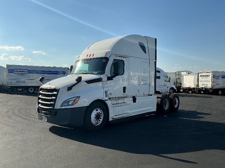 Used 2022 Freightliner Cascadia - photo 5