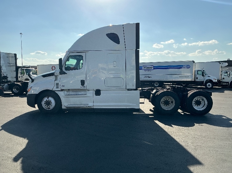 Used 2022 Freightliner Cascadia - photo 6