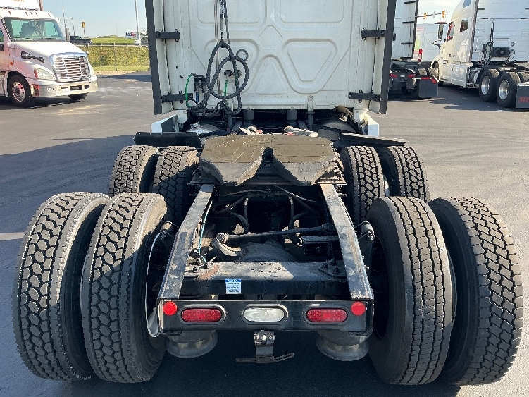 Used 2022 Freightliner Cascadia - photo 8