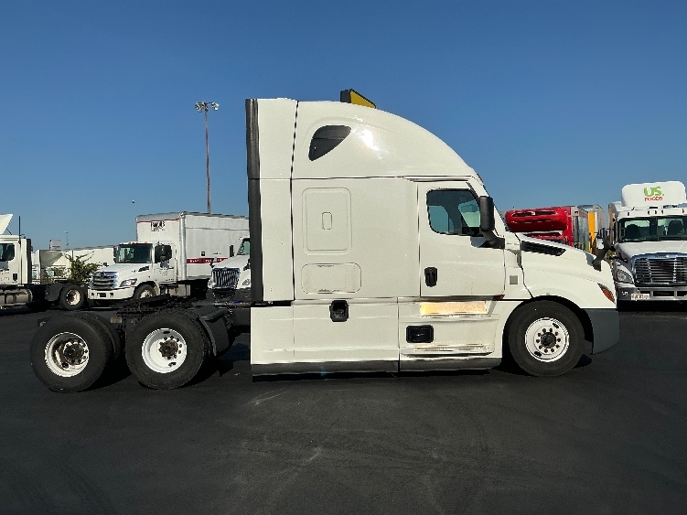 Used 2022 Freightliner Cascadia - photo 10