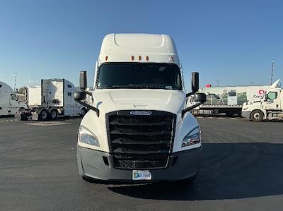 Used 2022 Freightliner Cascadia Detroit DD15AT Semi Truck with Sleeper Cab for sale #385351 - photo 2