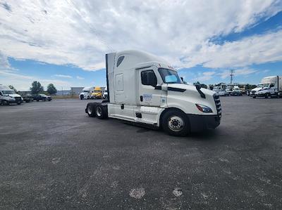 Used 2022 Freightliner Cascadia Detroit DD15AT Semi Truck with Sleeper Cab for sale #385363 - photo 1