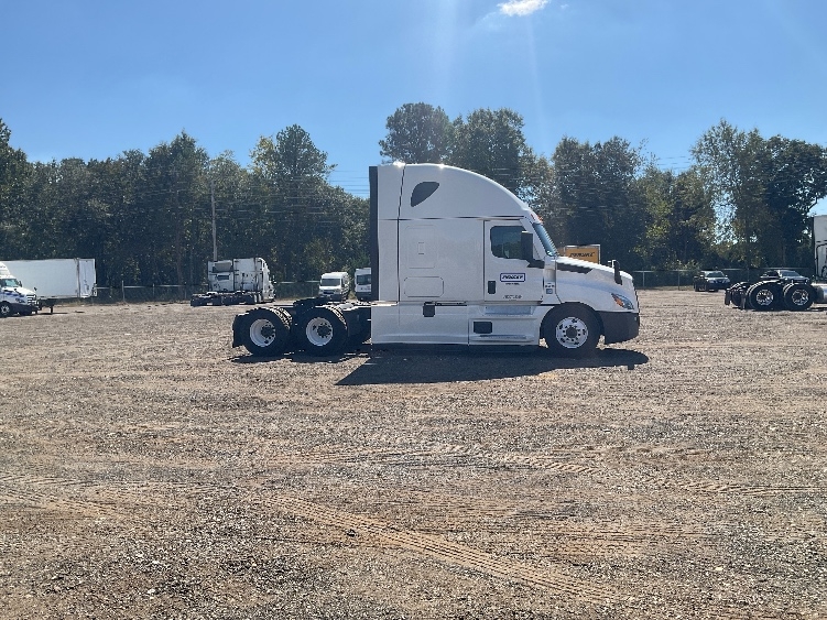 Used 2022 Freightliner Cascadia - photo 1