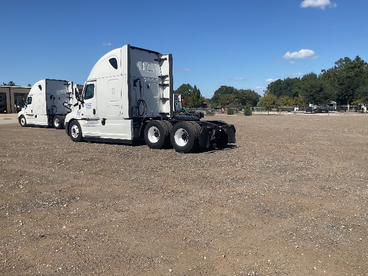 Used 2022 Freightliner Cascadia - photo 7