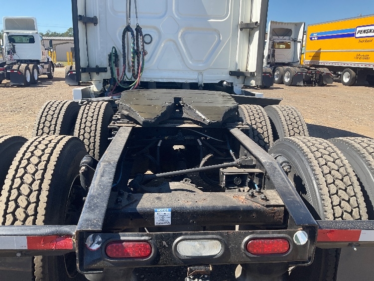 Used 2022 Freightliner Cascadia - photo 8