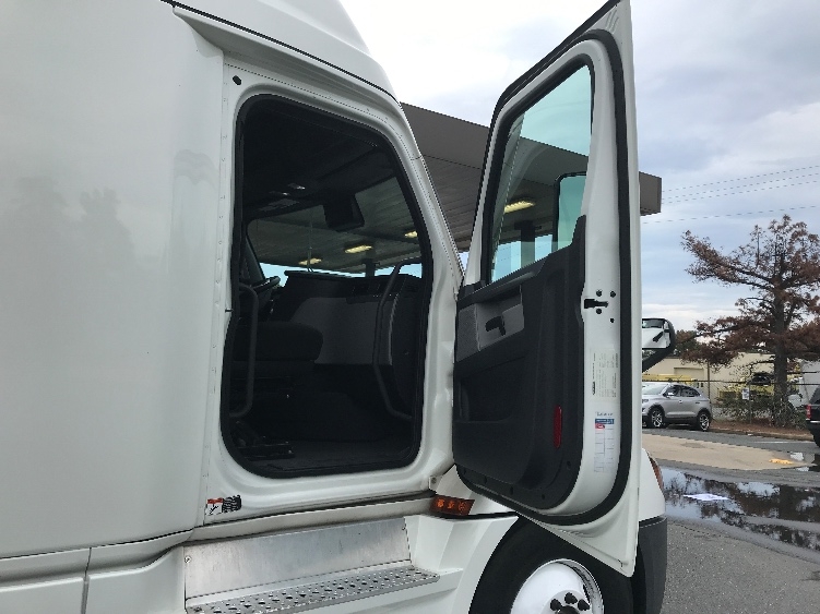 Used 2022 Freightliner Cascadia - photo 15