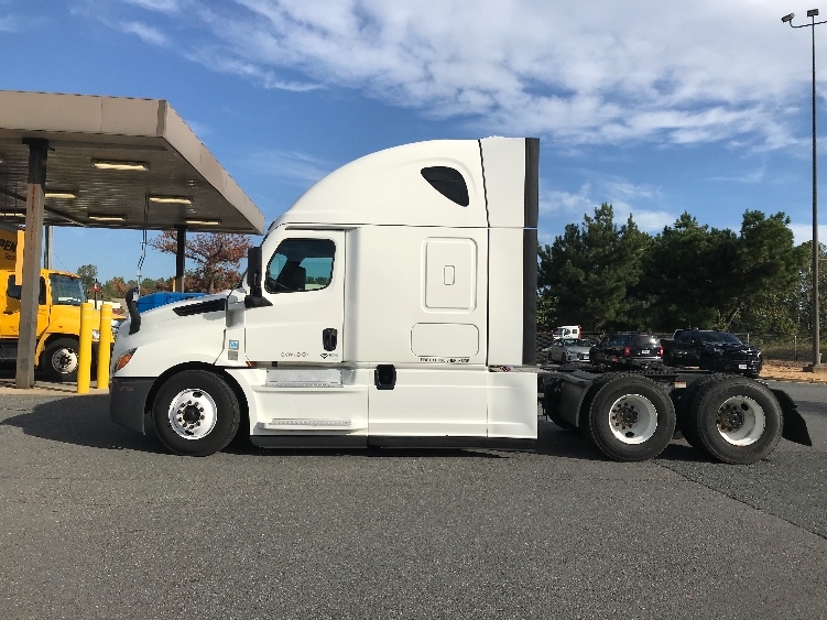 Used 2022 Freightliner Cascadia - photo 6