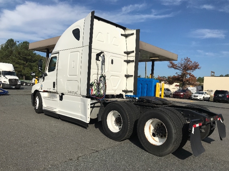 Used 2022 Freightliner Cascadia - photo 7
