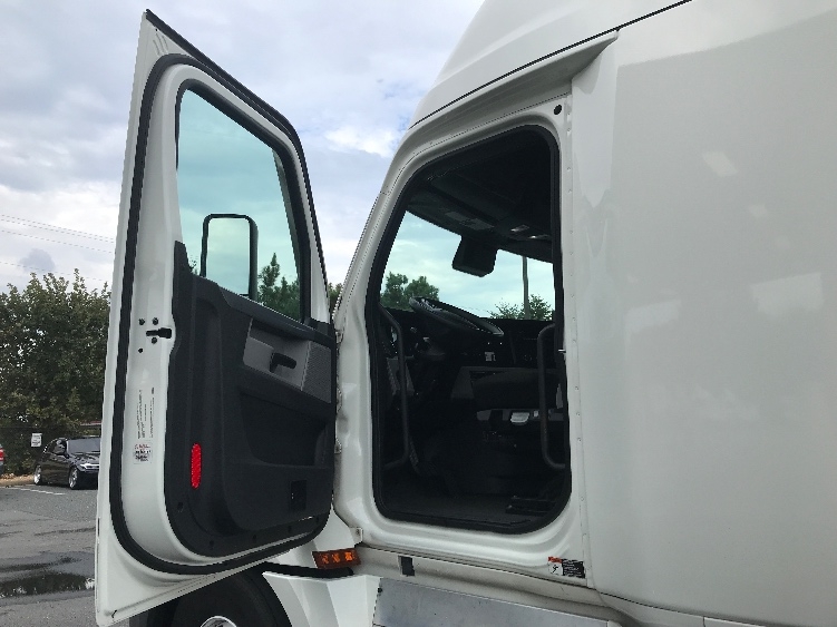 Used 2022 Freightliner Cascadia - photo 11