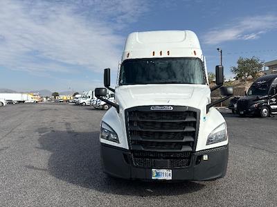 Used 2022 Freightliner Cascadia Detroit DD15AT Semi Truck with Sleeper Cab for sale #385383 - photo 2
