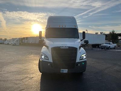 Used 2022 Freightliner Cascadia Detroit DD15AT Semi Truck with Sleeper Cab for sale #385384 - photo 2