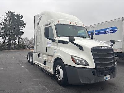 Used 2022 Freightliner Cascadia Detroit DD15AT Semi Truck with Sleeper Cab for sale #385392 - photo 1