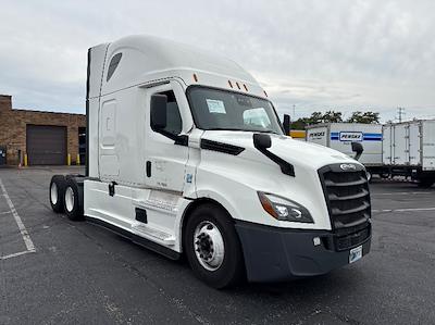 Used 2022 Freightliner Cascadia Detroit DD15AT Semi Truck with Sleeper Cab for sale #385393 - photo 1