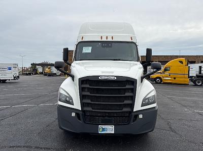 Used 2022 Freightliner Cascadia Detroit DD15AT Semi Truck with Sleeper Cab for sale #385393 - photo 2