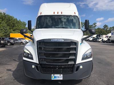 Used 2022 Freightliner Cascadia Detroit DD15AT Semi Truck with Sleeper Cab for sale #385400 - photo 2