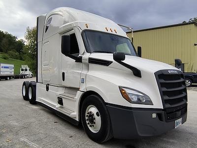 Used 2022 Freightliner Cascadia Detroit DD15AT Semi Truck with Sleeper Cab for sale #385402 - photo 1
