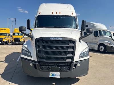 Used 2022 Freightliner Cascadia Detroit DD15AT Semi Truck with Sleeper Cab for sale #385403 - photo 2