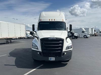 Used 2022 Freightliner Cascadia Detroit DD15AT Semi Truck with Sleeper Cab for sale #385412 - photo 2