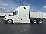 Used 2022 Freightliner Cascadia Detroit DD15AT Semi Truck with Sleeper Cab for sale #385412 - photo 4