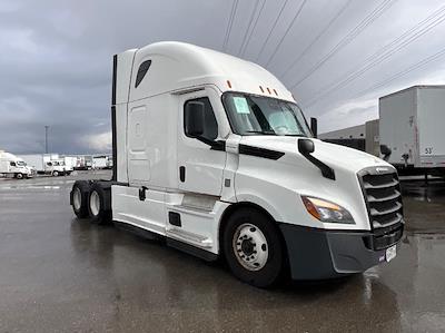 Used 2022 Freightliner Cascadia Detroit DD15AT Semi Truck with Sleeper Cab for sale #385426 - photo 1