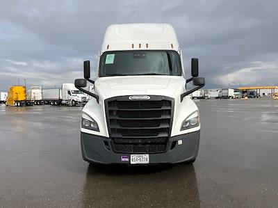 Used 2022 Freightliner Cascadia Detroit DD15AT Semi Truck with Sleeper Cab for sale #385426 - photo 2