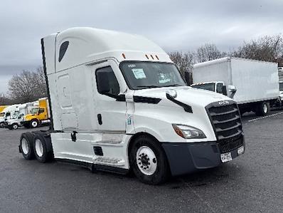 Used 2022 Freightliner Cascadia Detroit DD15AT Semi Truck with Sleeper Cab for sale #385427 - photo 1