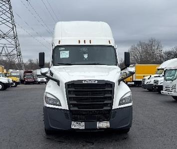 Used 2022 Freightliner Cascadia Detroit DD15AT Semi Truck with Sleeper Cab for sale #385427 - photo 2