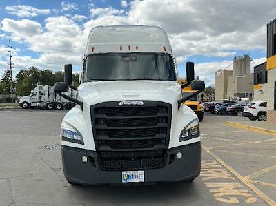 Used 2022 Freightliner Cascadia Detroit DD15AT Semi Truck with Sleeper Cab for sale #385431 - photo 2