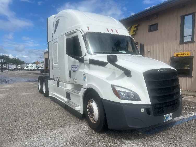 Used 2022 Freightliner Cascadia - photo 1