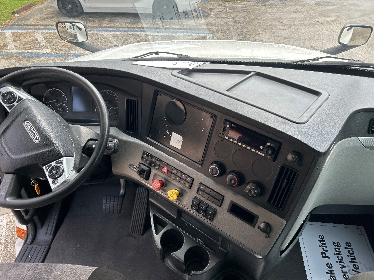 Used 2022 Freightliner Cascadia - photo 14