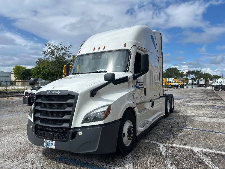 Used 2022 Freightliner Cascadia - photo 5