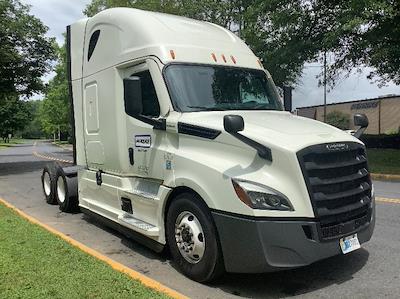 Used 2022 Freightliner Cascadia Detroit DD15AT Semi Truck with Sleeper Cab for sale #385464 - photo 1