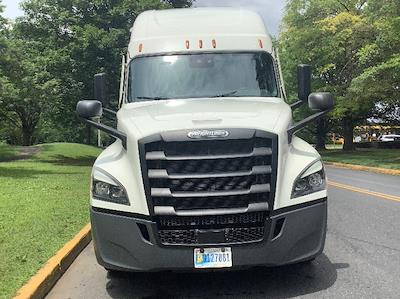 Used 2022 Freightliner Cascadia Detroit DD15AT Semi Truck with Sleeper Cab for sale #385464 - photo 2