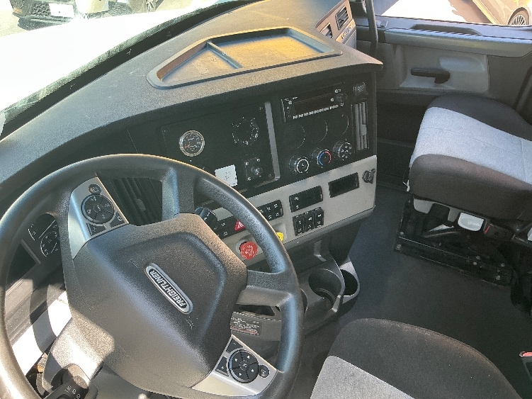 Used 2022 Freightliner Cascadia - photo 12