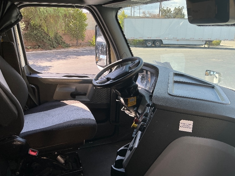 Used 2022 Freightliner Cascadia - photo 17