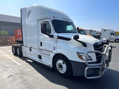 Used 2022 Freightliner Cascadia Detroit DD15AT Semi Truck with Sleeper Cab for sale #385467 - photo 1