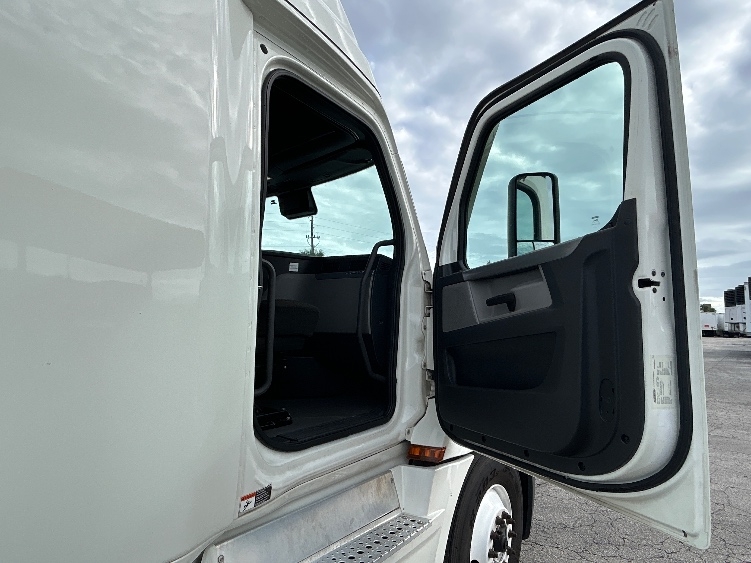 Used 2022 Freightliner Cascadia - photo 15
