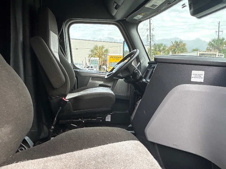 Used 2022 Freightliner Cascadia - photo 17